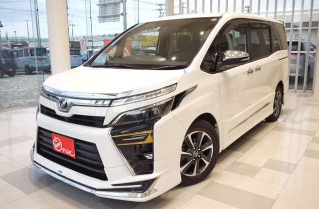 toyota_voxy_img